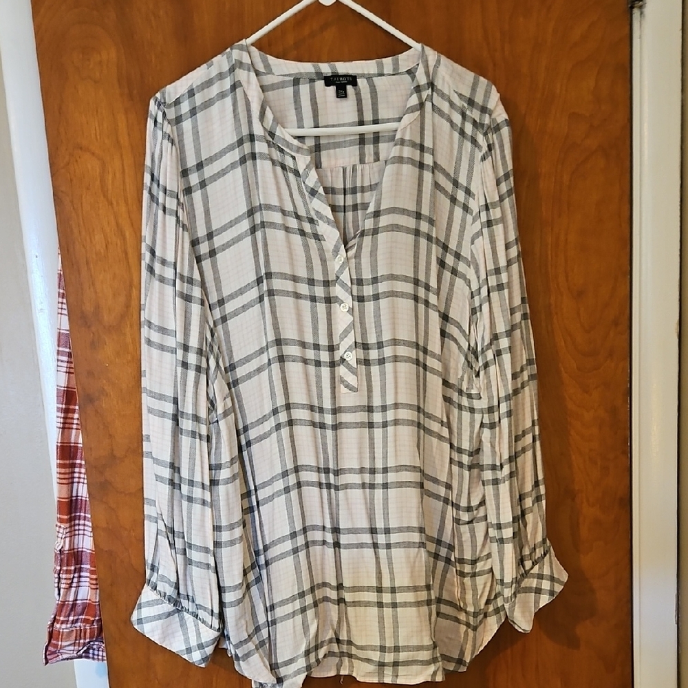 Talbots White and Cream Cuffed Sleeve Button Down Shirt